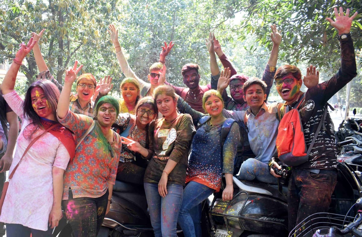 Holi celebration start in varanasi