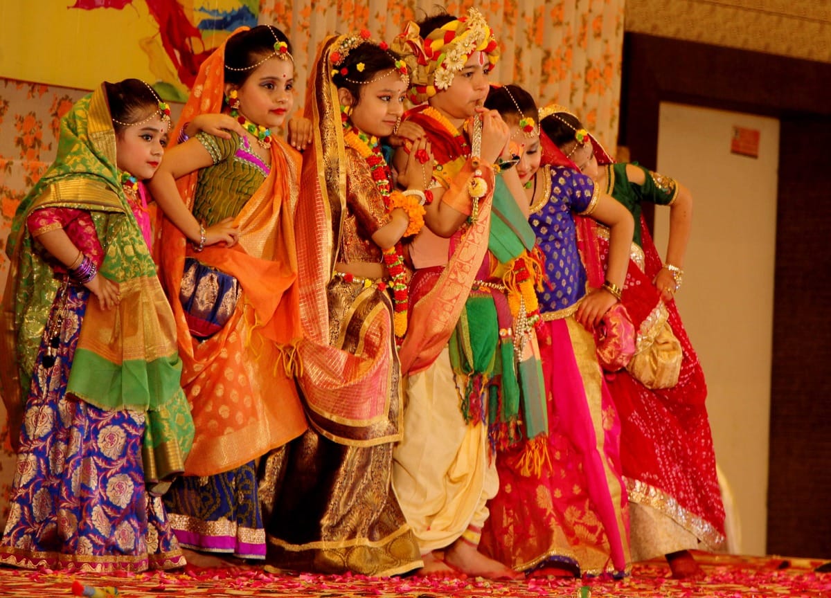 Holi celebration start in varanasi