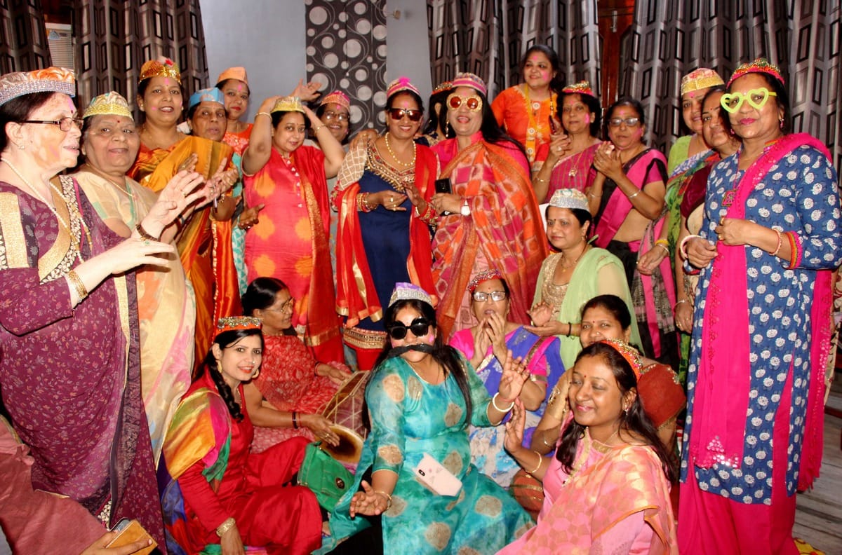 Holi celebration start in varanasi