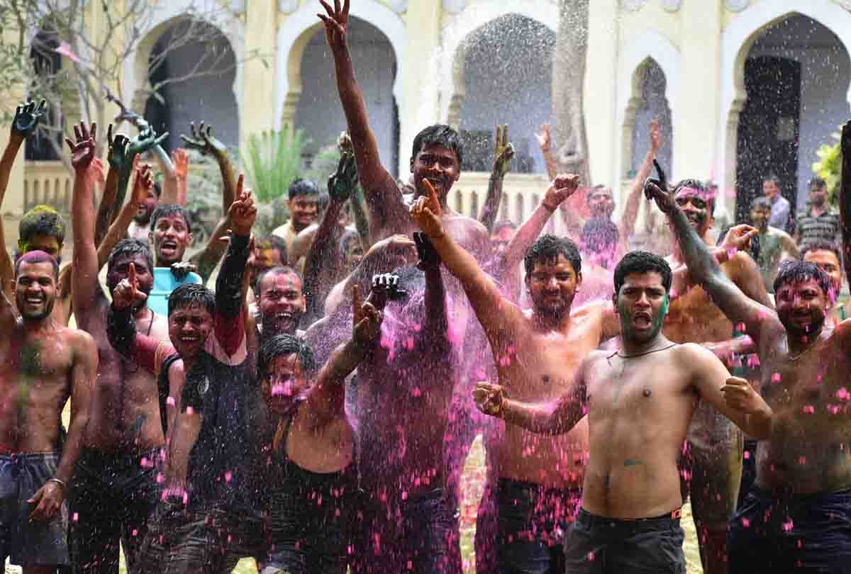 12 crore liters water supply on the occasion of Holi  in Prayagraj.
