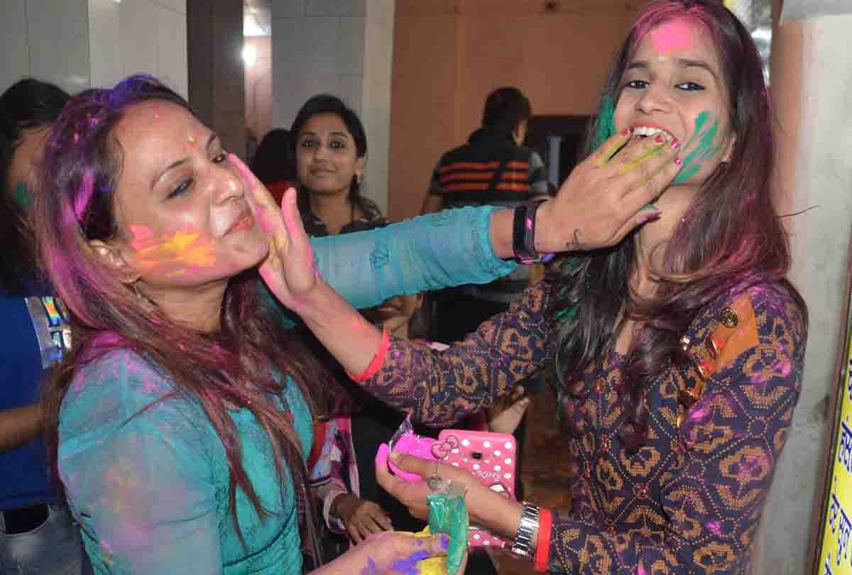 Prayagraj: Holi will be under the supervision of paramilitary jawans