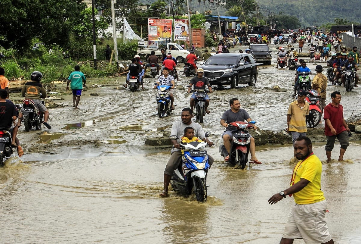 Indonesia flood: 77 people died, 4000 people been saved