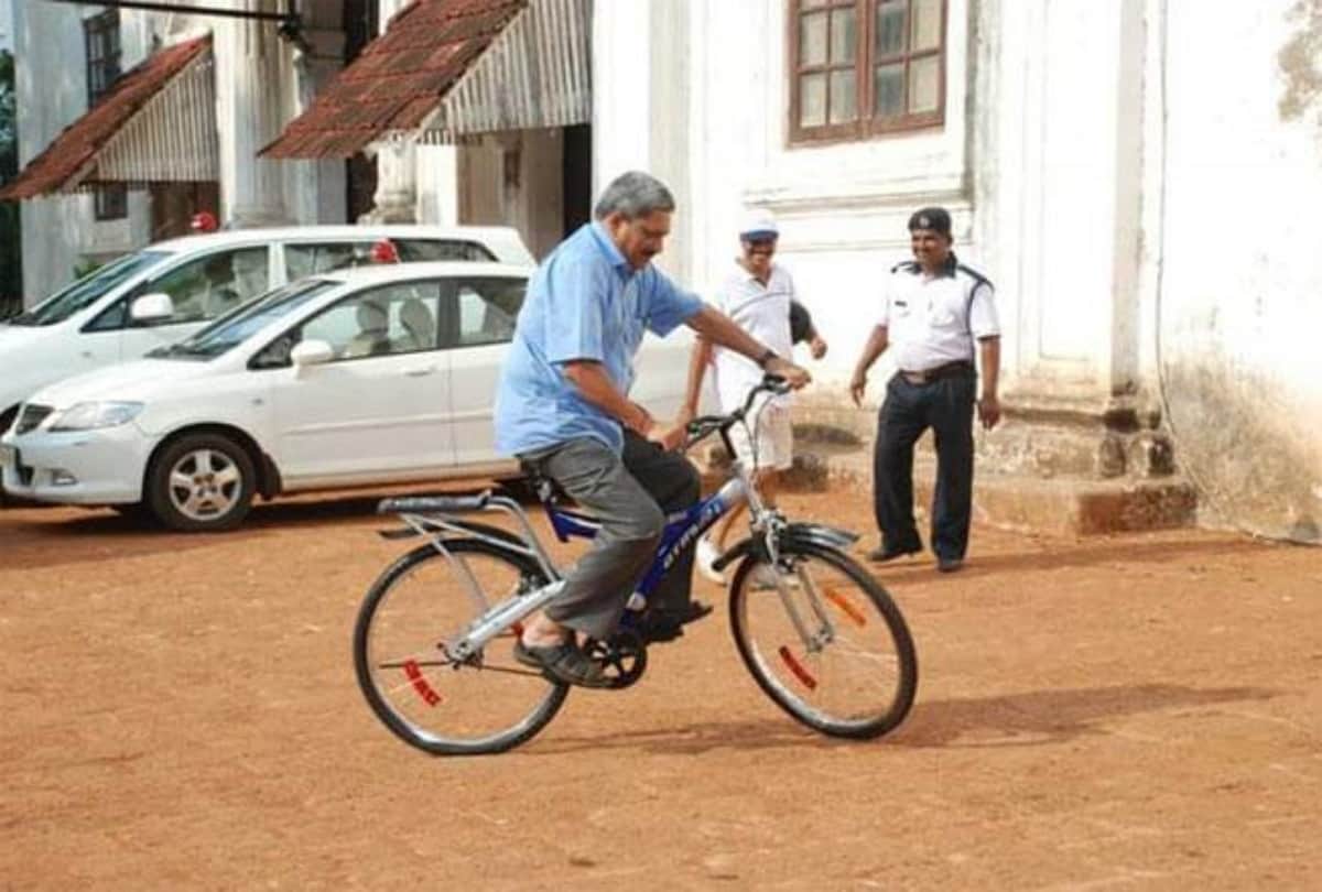 Manohar Parrikar unseen pictures: Half-sleeved shirt sandals and scooter rides