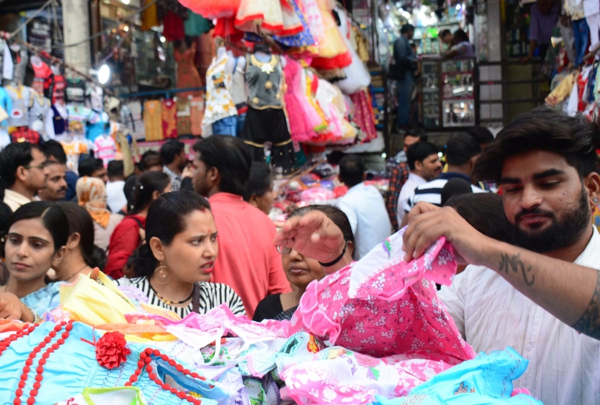 price of sarees and branded jeans in lucknow