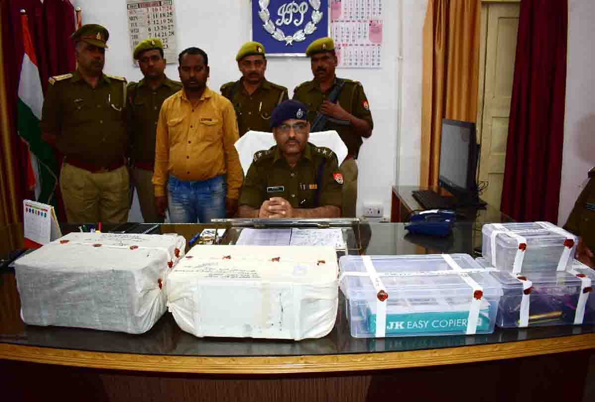 man caught with fake indian currency