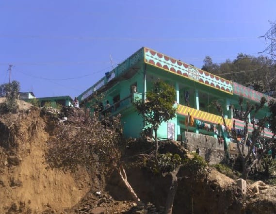 Residential housing in danger in Amodi