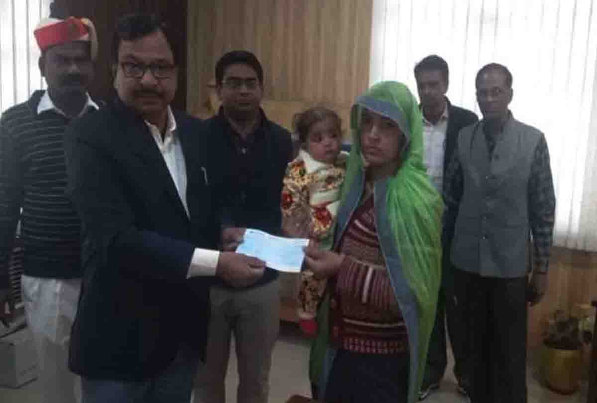 police gives one day salary to pulwama martyr wife