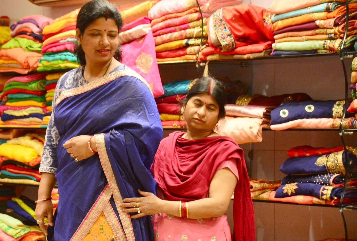 price of sarees and branded jeans in lucknow