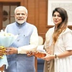 पत्नी रीवाबा और प्रधानमंत्री नरेंद्र मोदी के साख रविंद्र जडेजा