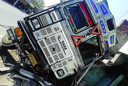 truck dragged dead body of retired loco pilot for 200 meters in mathura