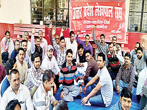 Amin and the writers protest protest, went on strike