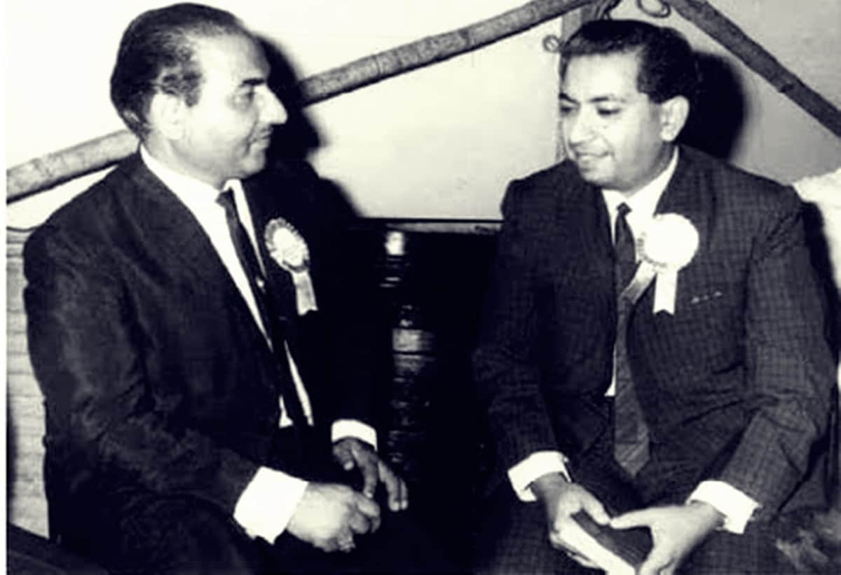 When Mohammad rafi says to Mahendra Kapoor we do not Sing together