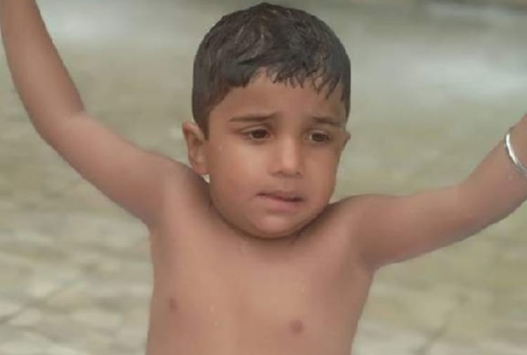 five year child dead in bus accident, who returning home from Mela in Panipat