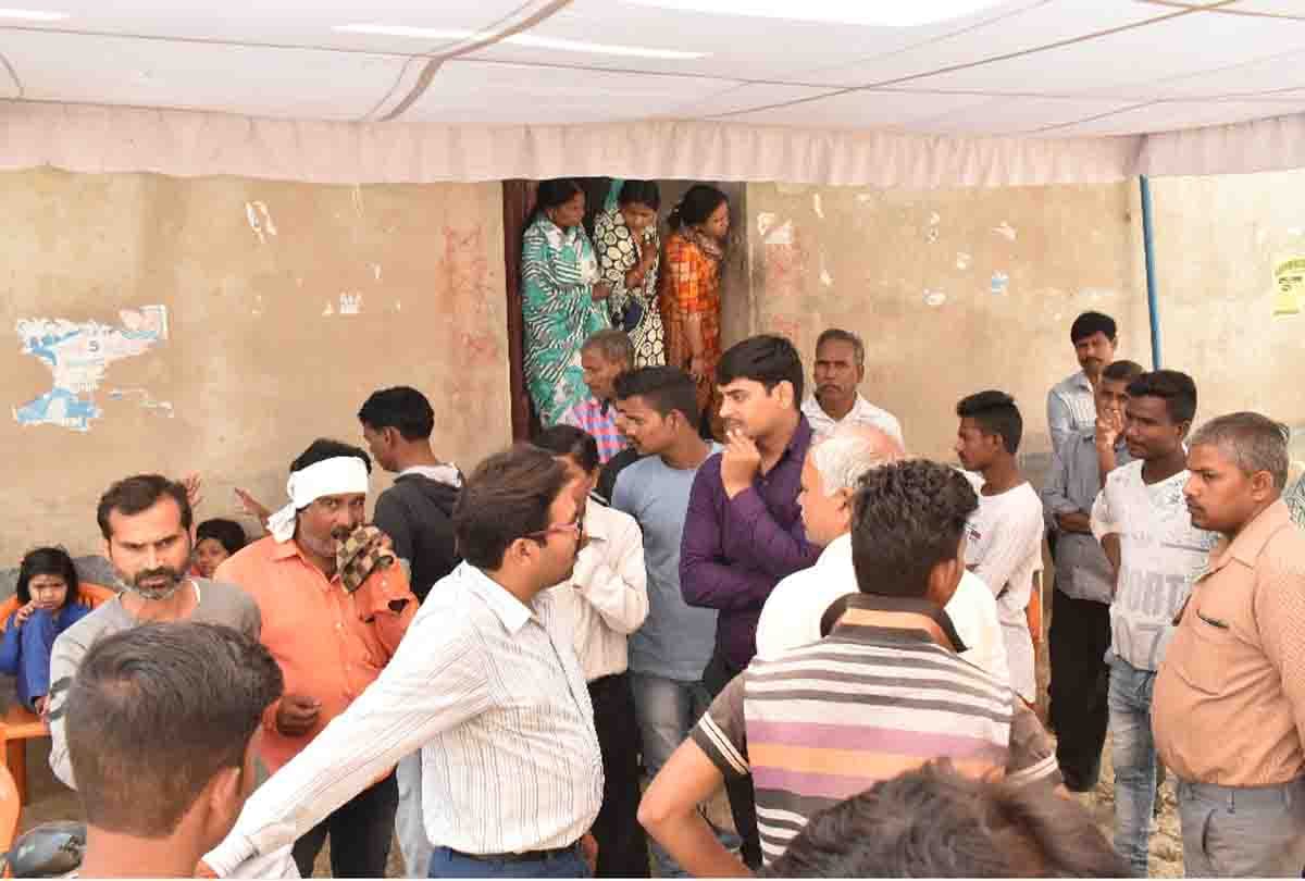 martyr wife ask question to up cm and home minister