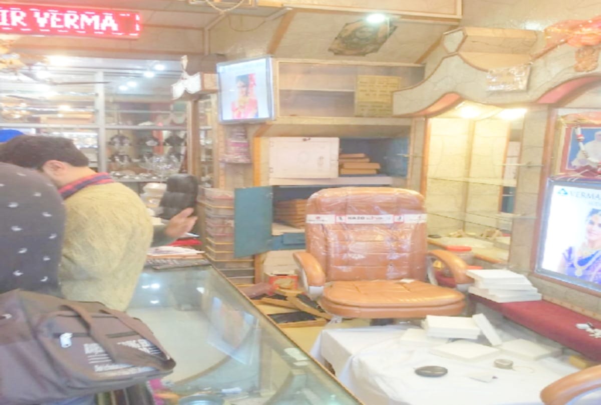 78 lakhs Gold stolen from jewellery store in kangra himachal