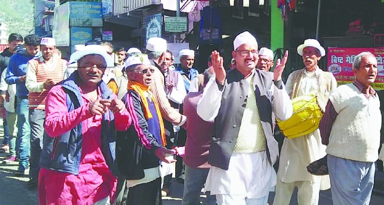 Holi Dhoom in city and rural areas