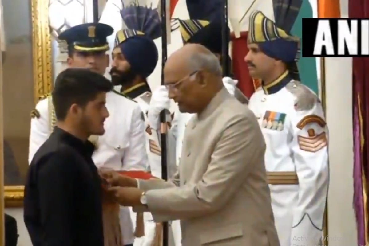 Ram Nath Kovind confers Shaurya Chakra to Irfan Ramzan who foiled attack of terrorists