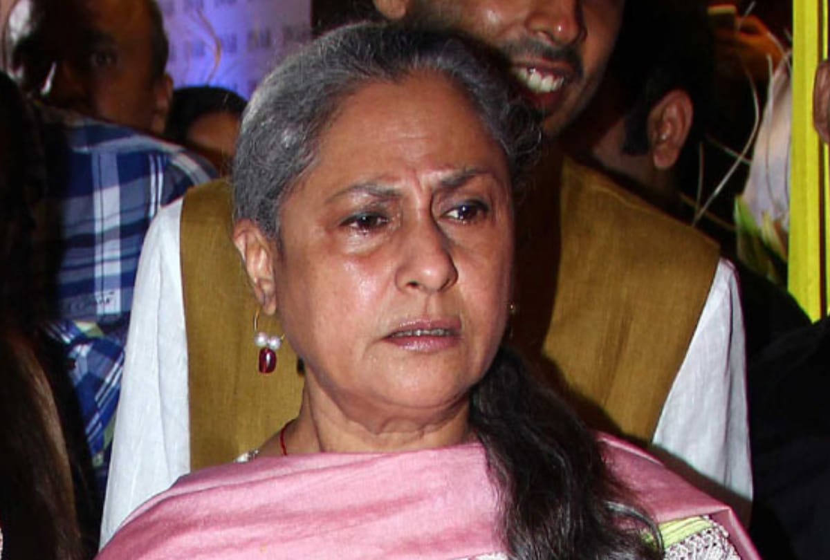 jaya bachchan troll for her rude behaviour with a fan who was cliked a photo