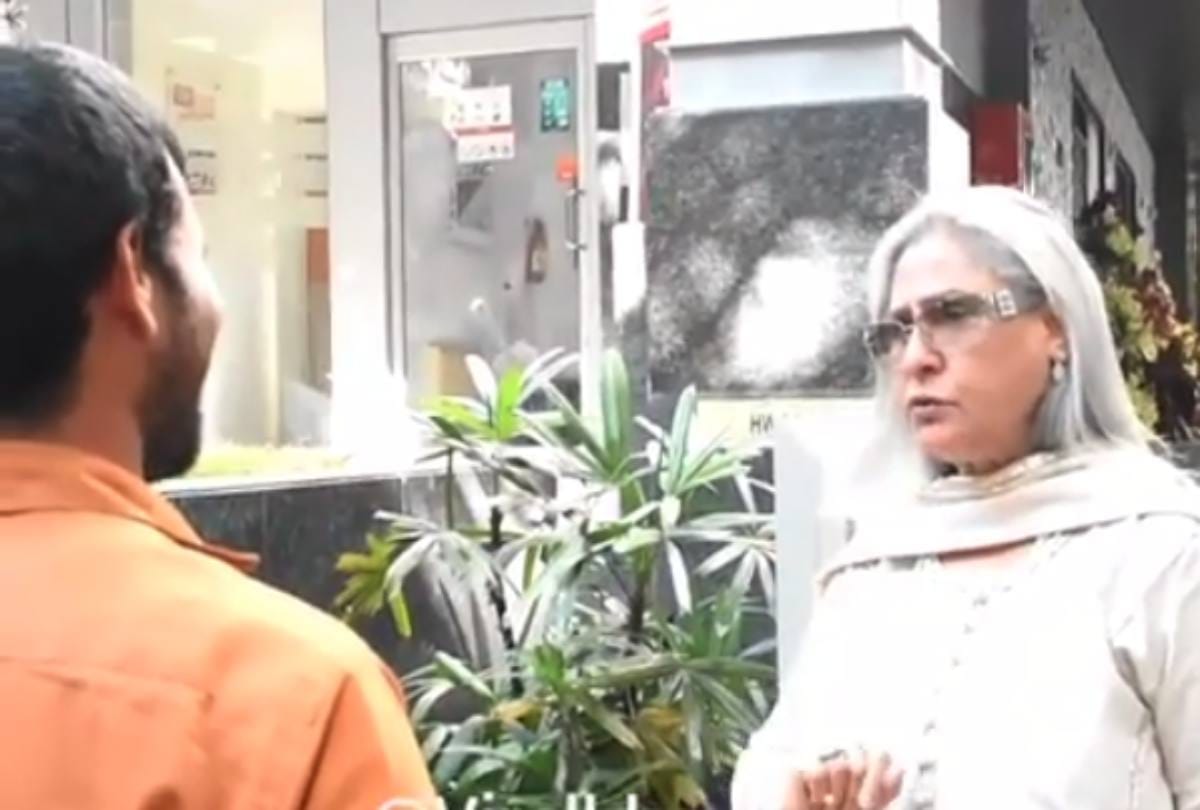 jaya bachchan troll for her rude behaviour with a fan who was cliked a photo