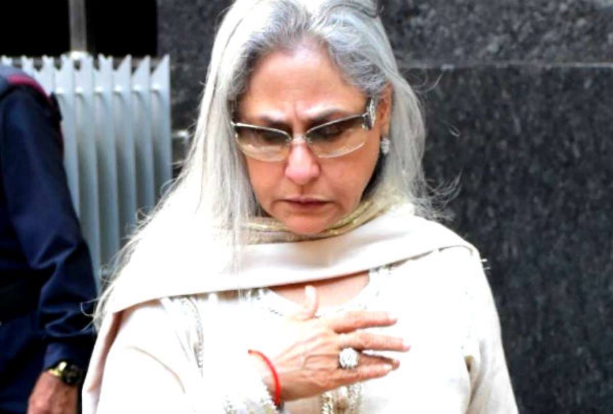 jaya bachchan troll for her rude behaviour with a fan who was cliked a photo