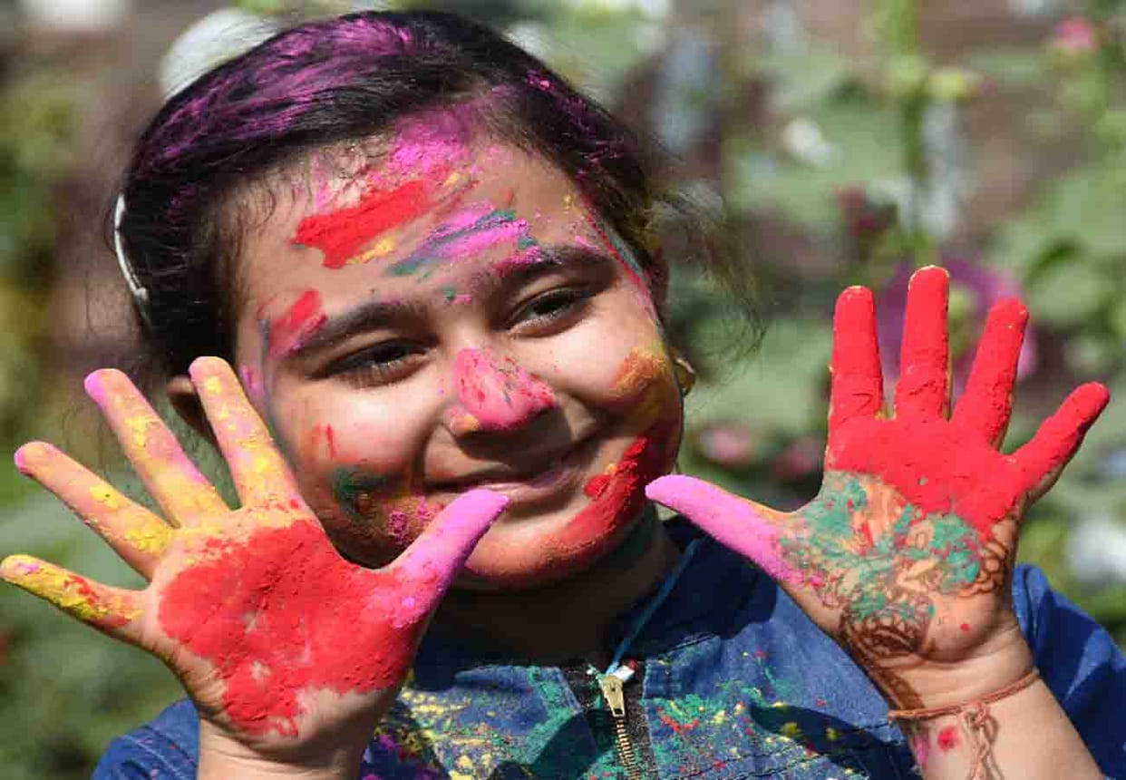 protect your eyes from holi color, holi 2019