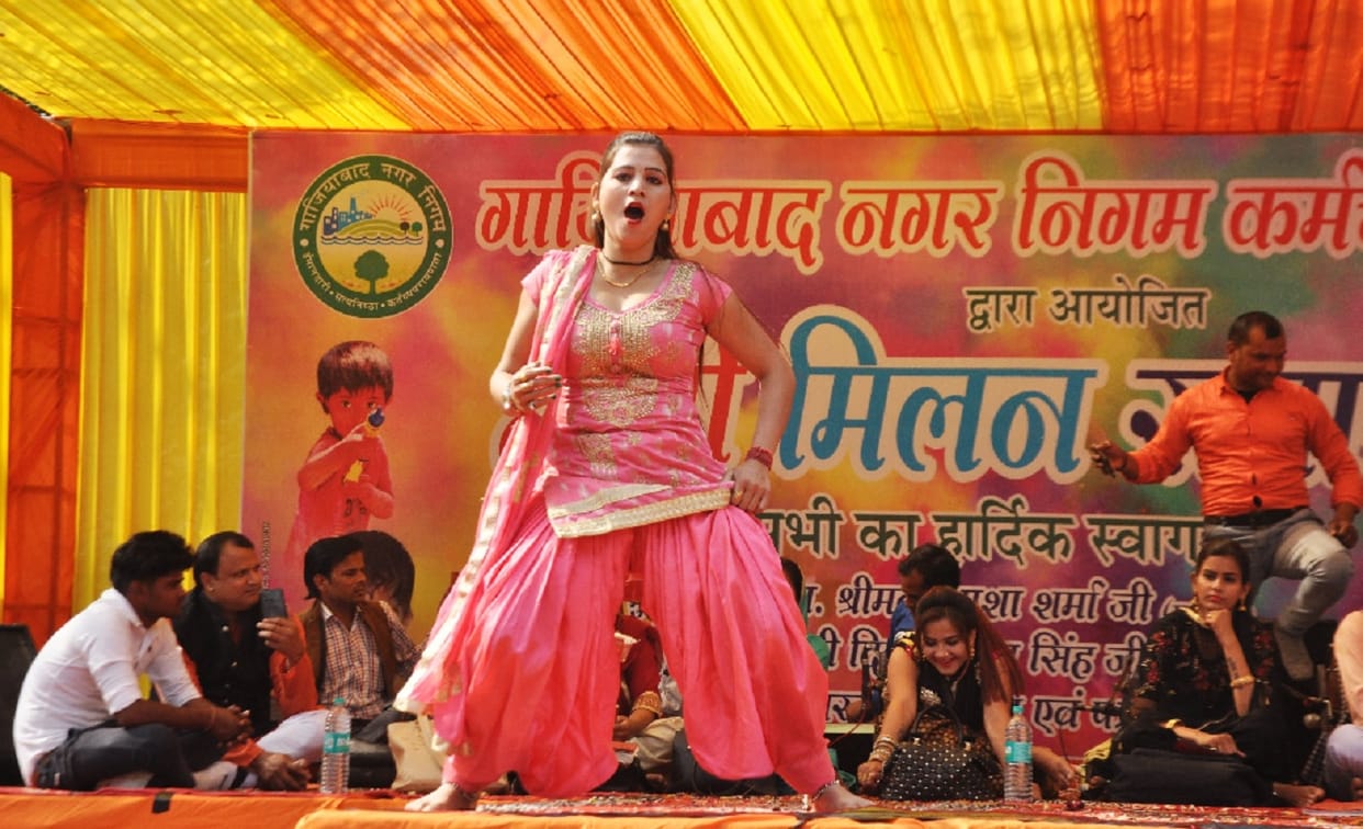 municipal corporation celebrates holi in national mourning