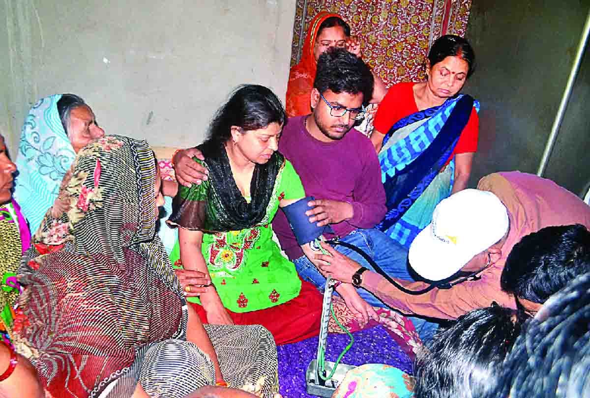 martyr wife ask question to up cm and home minister