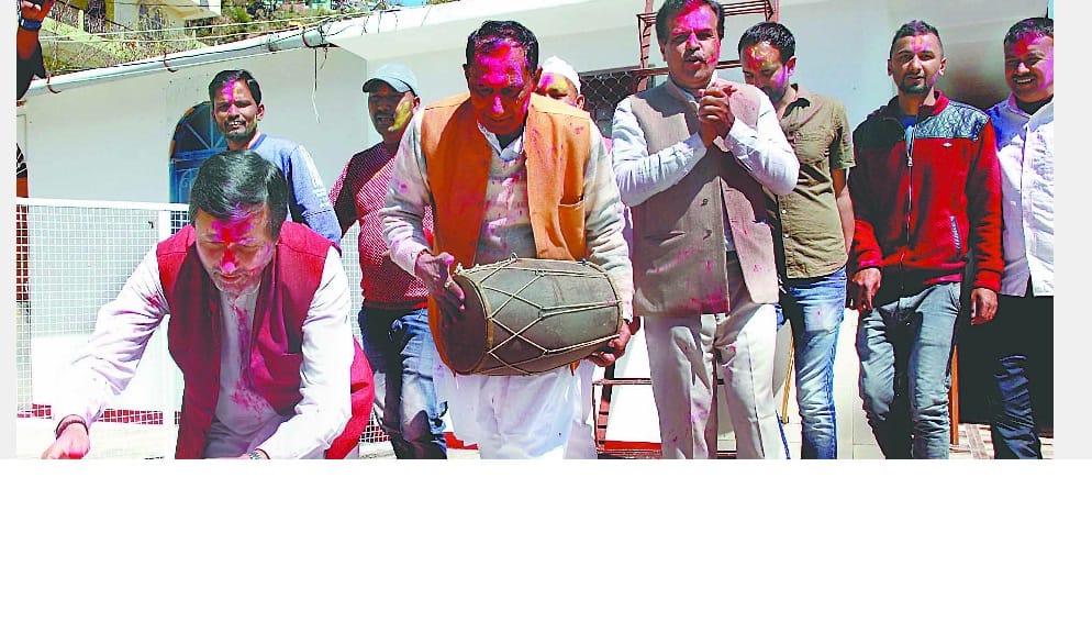 Finance Minister, MLA Chufal plays drum