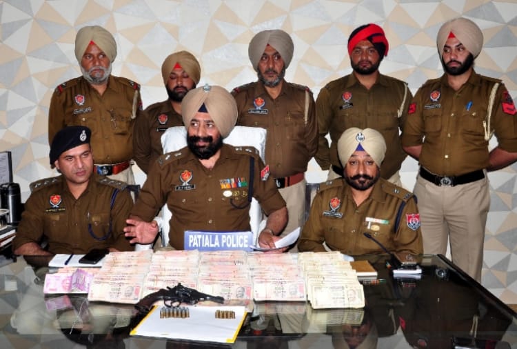 Lok sabha 2019,Three arrested with old currency of rupees 1 crores in Patiala