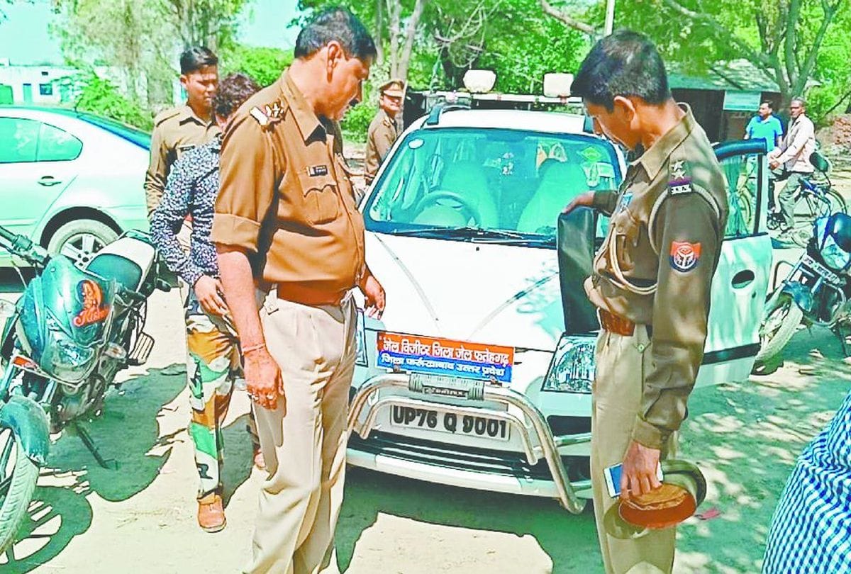 Police seized three lakh rupees cash during checking in mainpuri