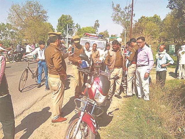 One community faces two sides, 15 wounded in drain dispute