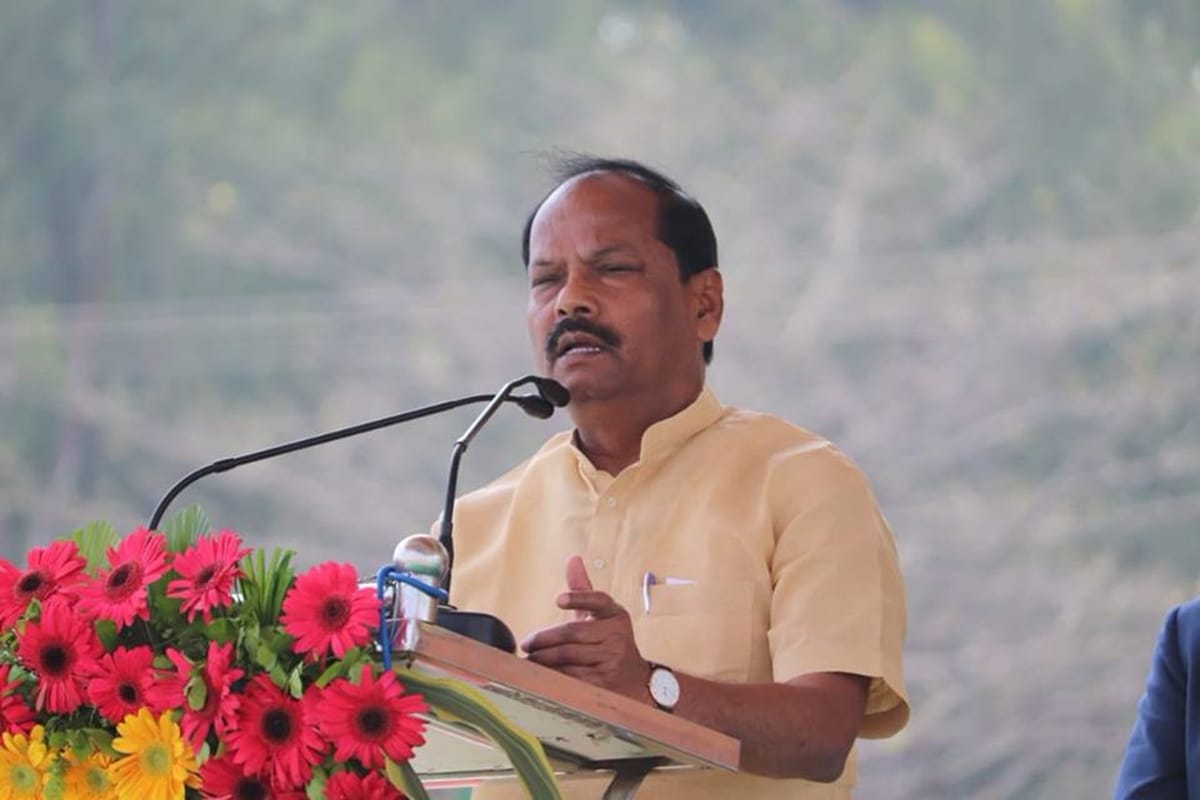 mobile tablets carrying Raghubar Das message invited ire of Election Commission
