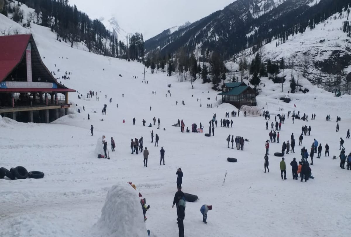 tourist rush in manali and solang nala after fresh snowfall
