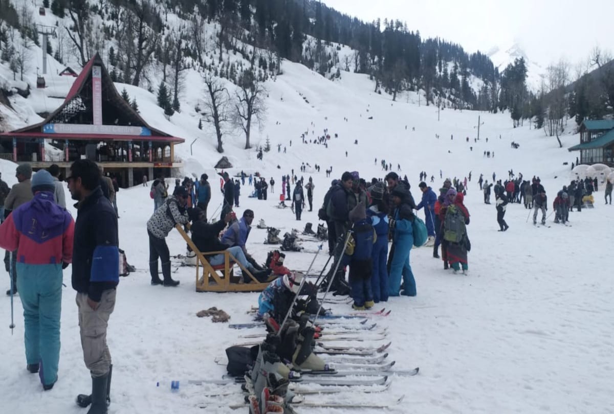 tourist rush in manali and solang nala after fresh snowfall
