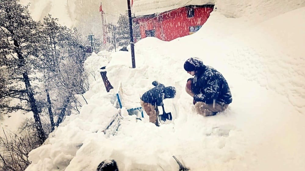 snowfall continue in uttarakhand on march last