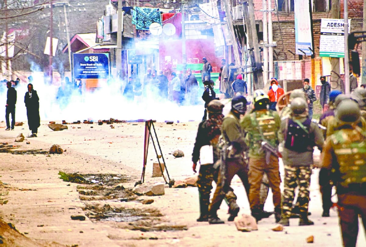Youth teachers death in police custody at Srinagar start violence