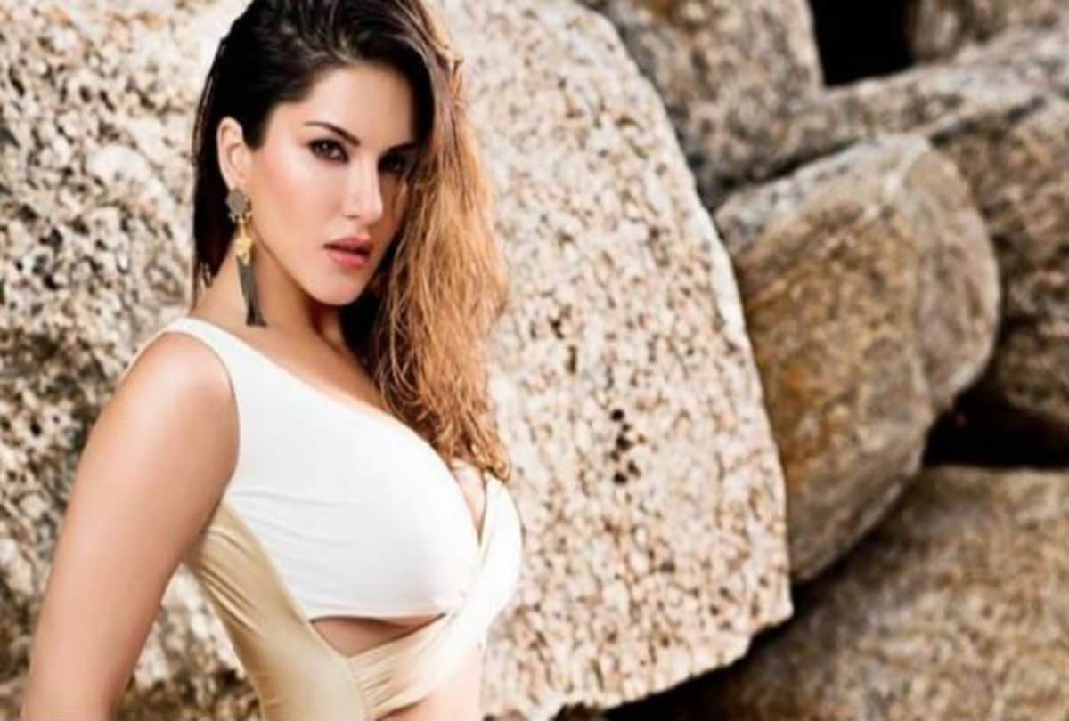 Sunny Leone Looks sizzling hot in white and gold monokini for Dabboo Ratnani Glamorous Photoshoot
