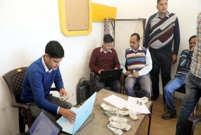 rto arrested for giving 10 lakhs bribe to effect inquiry against him in una himachal