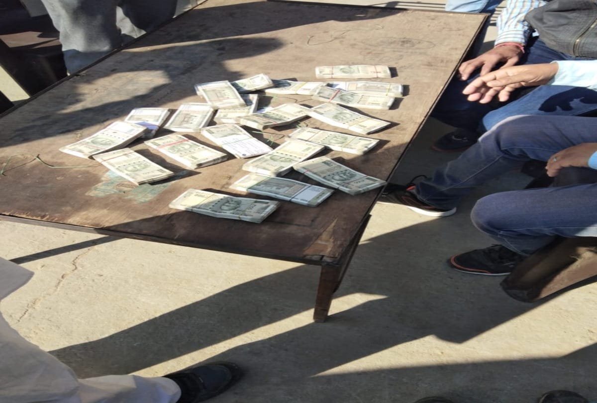 rto arrested for giving 10 lakhs bribe to effect inquiry against him in una himachal
