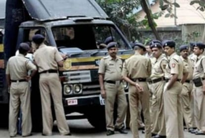 Palghar like violence averted in Maharashtra, villagers surrounded two sadhus thinking they were child lifter