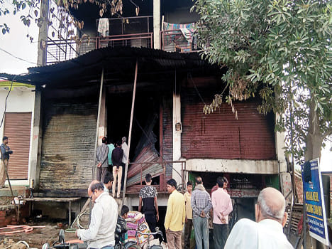 Heavy fire in shops, hawkers