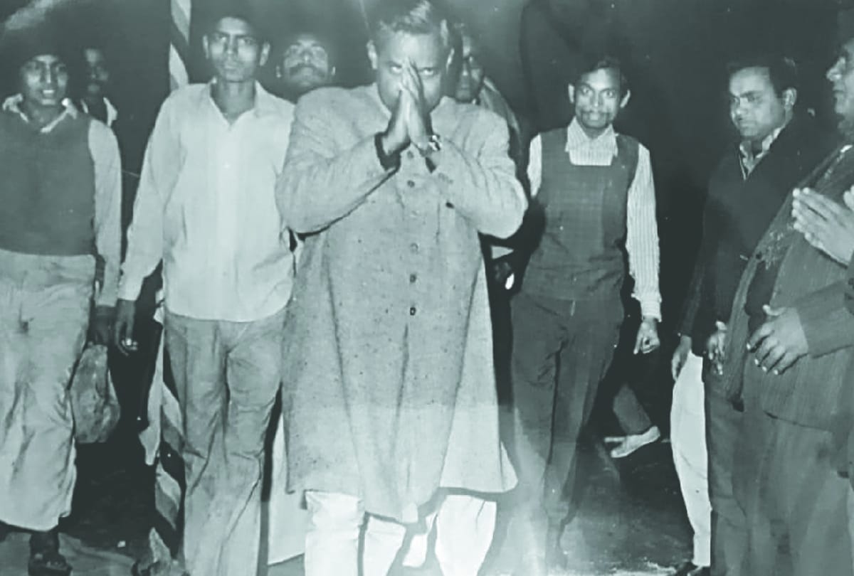 Atal Bihari Vajpayee came to public meeting in January 1974 for Jana Sangh candidate in ghaziabad