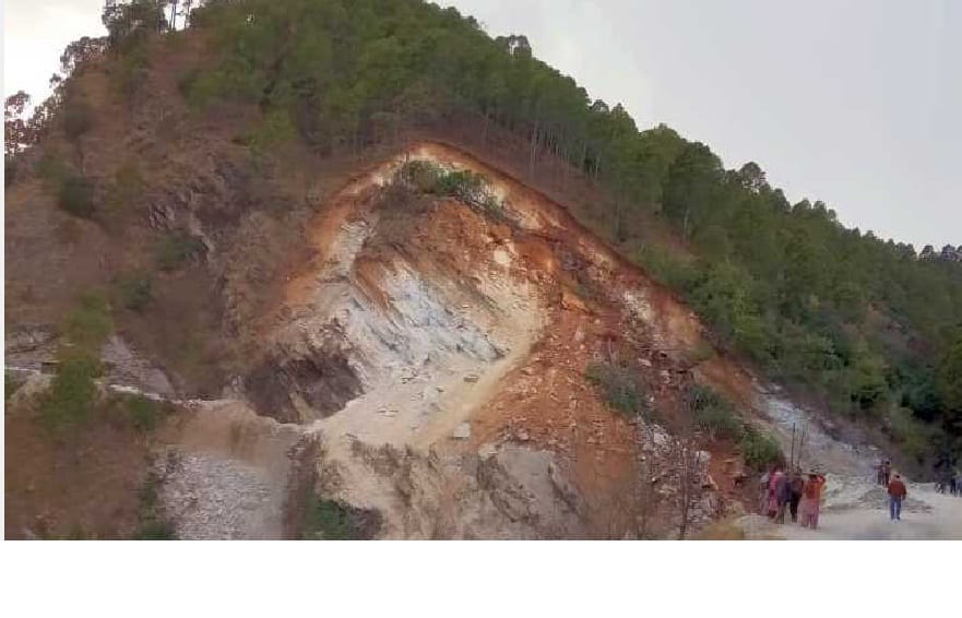 Pithauragarh - Dharchula road not open on second day