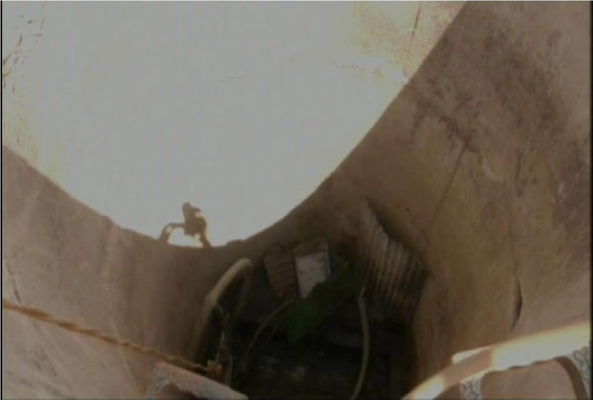 3 farmers died due to poisonous gas after entering in a manhole in Aurangabad