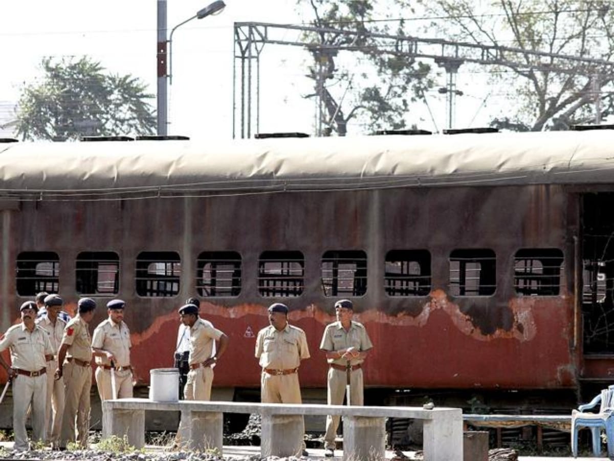 Supreme Court bail pleas of convicts in the 2002 Godhra train burning case Latest News Update
