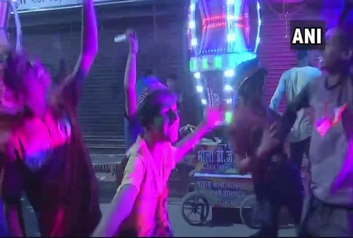 Holi festival Hatoda baraat taken out in Prayagraj This procession is held every year