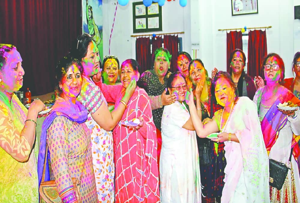 holi 2021: Holika Dahan today, public play with gulal tomorrow
