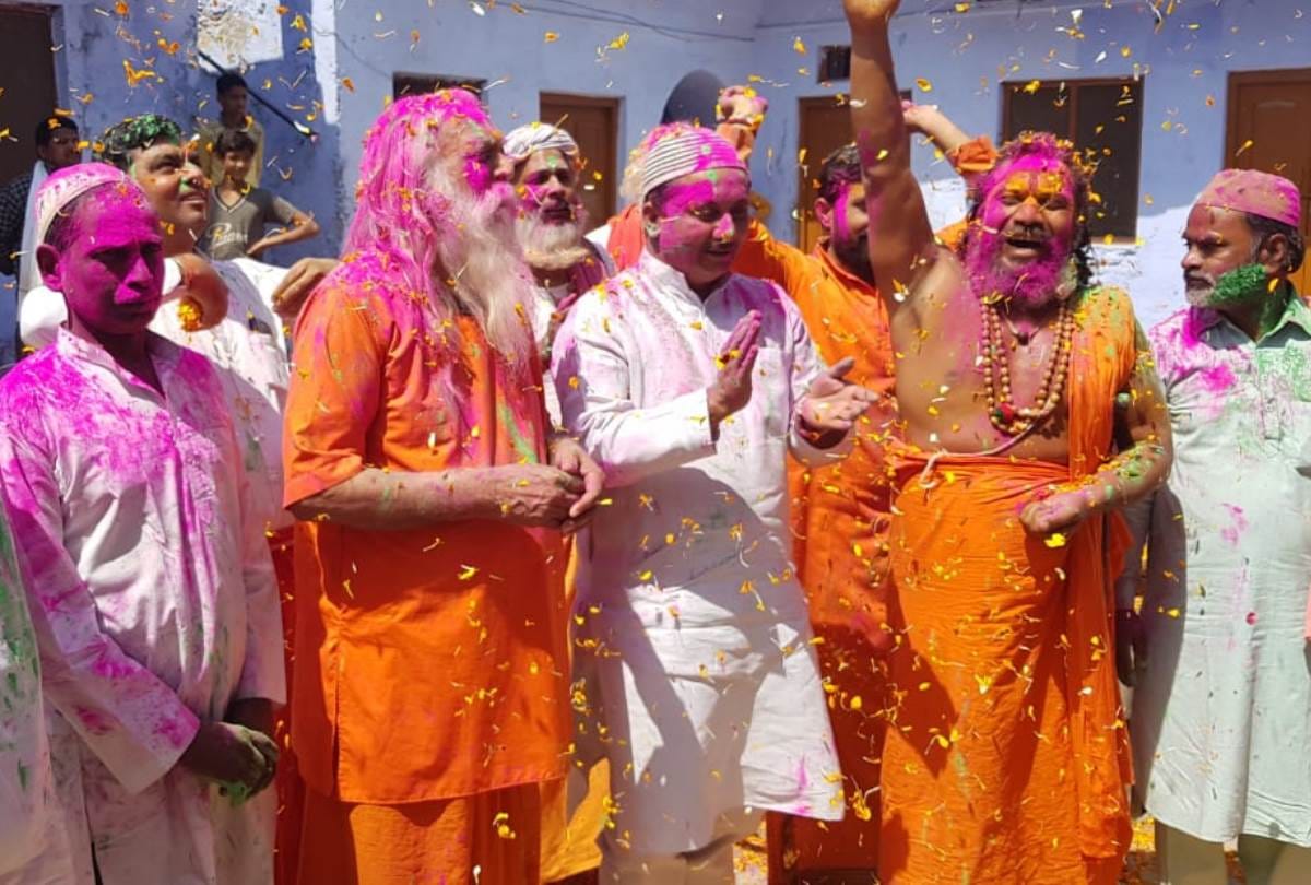 muslim side and saints played colours on the occassion of holi
