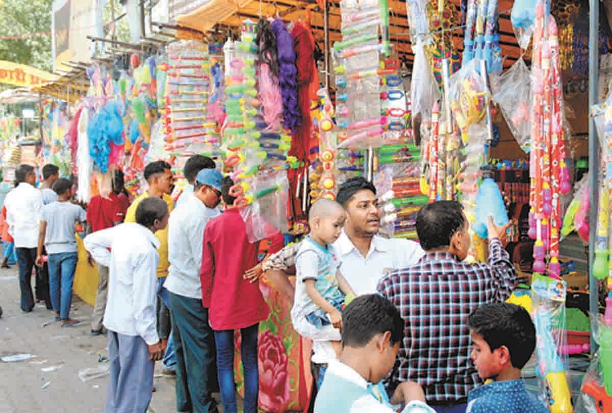 Lots of spoiled missile pichakari, Abir and gulal plunder