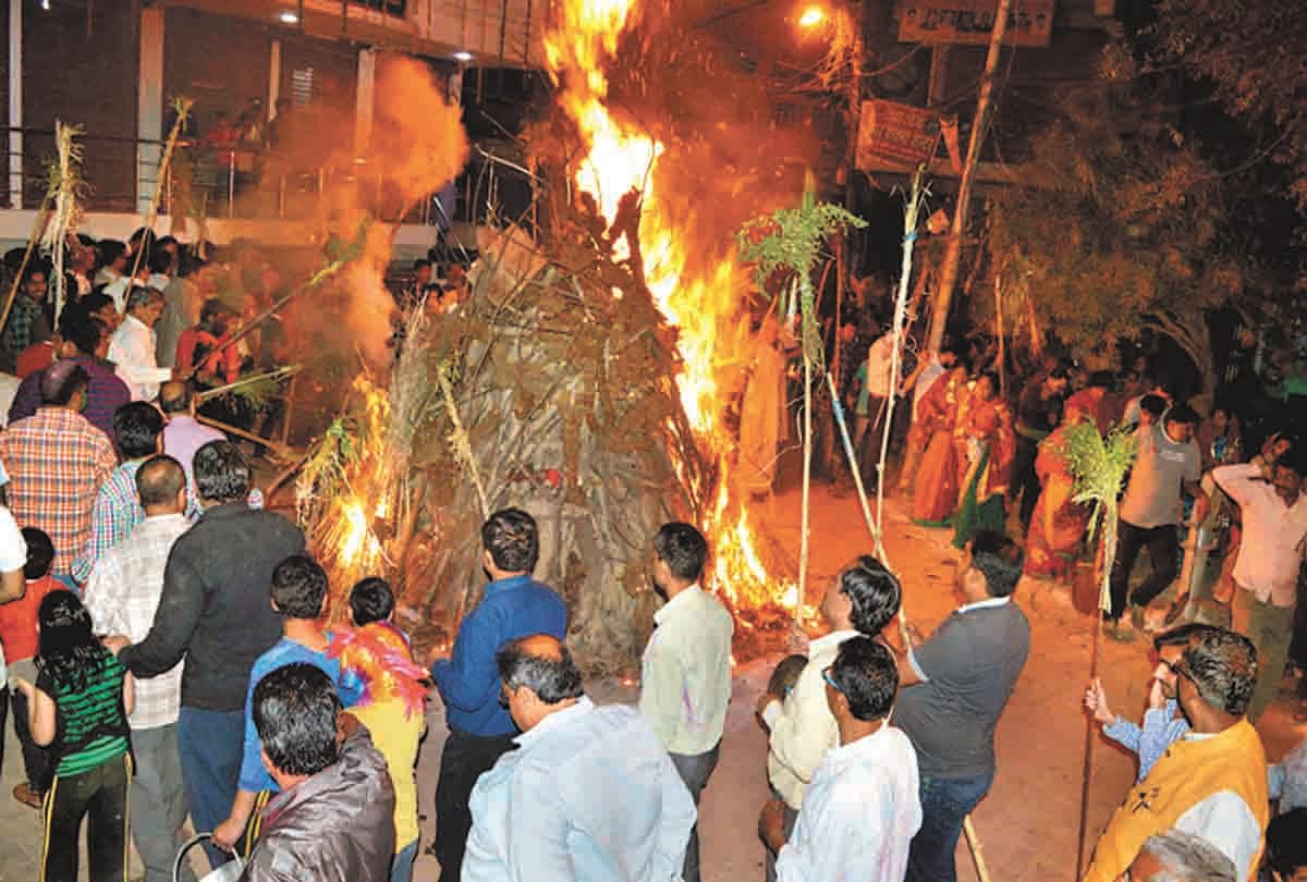 Raining colors, Holika Abahan-Gulal flies after combustion